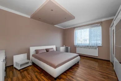 Na predaj 5-izbový dom, 160 m², Valaliky