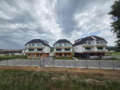 Na predaj 2-izbový byt, 60 m², Banka