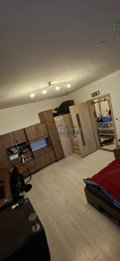 Na predaj 1-izbový byt, 35 m², Bratislava-Petržalka, Hálova