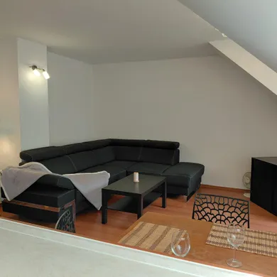 Na prenájom 2-izbový byt, 58 m², Pezinok