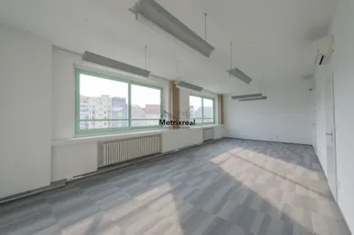 Na prenájom komerčné, 18 m², Bratislava-Staré Mesto, Námestie SNP