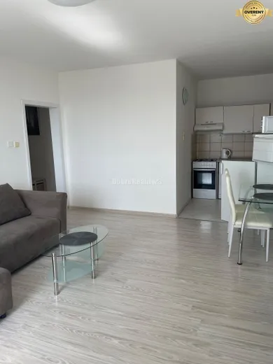 Na prenájom 1-izbový byt, 44 m², Levice, Palárikova 10