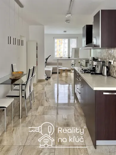 Na predaj 3-izbový byt, 73 m², Nové Zámky, Šoltésovej