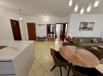 Na prenájom 3-izbový byt, 80 m², Bratislava-Petržalka, Šustekova
