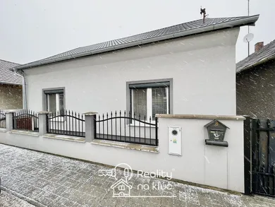 Domy na sprzedaż, Šurany · €199 900