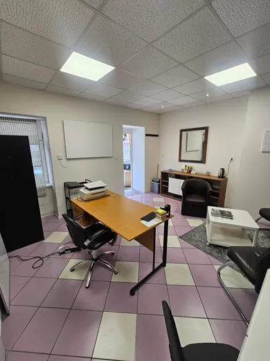 Na prenájom komerčné, 19 m², Bratislava-Staré Mesto, Obchodná
