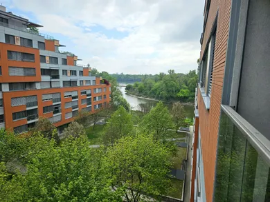Na predaj 3-izbový byt, 93 m², Bratislava-Karlova Ves