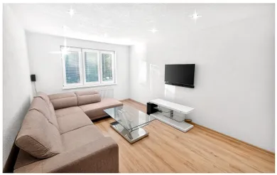 Na prenájom 2-izbový byt, 57 m², Banská Bystrica, Okružná