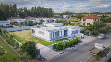 Na predaj 4-izbový dom, 221 m², Dunajský Klátov
