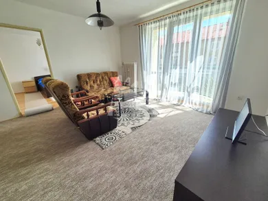 Na prenájom 2-izbový byt, 62 m², Banská Bystrica