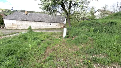 Na predaj pozemok, 702 m², Mošurov