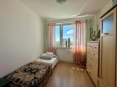 Na predaj 3-izbový byt, 65 m², Bratislava-Petržalka, Smolenická