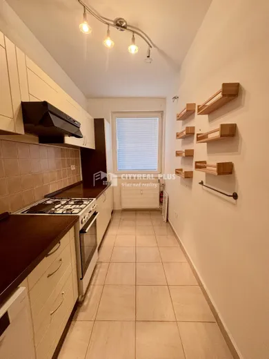 Na predaj 3-izbový byt, 62 m², Nové Zámky, -