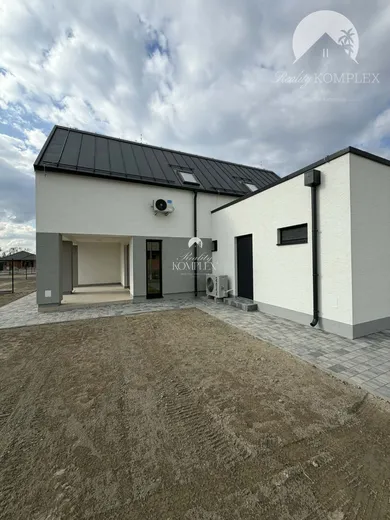 Domy na sprzedaż, 4-pokojowe, Kolárovo · €232 000