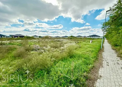 Na predaj pozemok, Senec