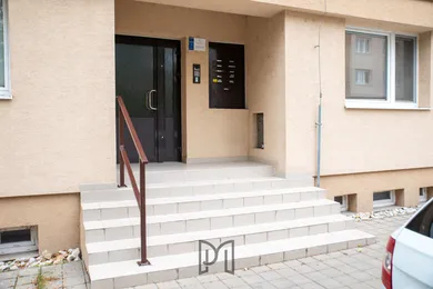 Na predaj 2-izbový byt, 52 m², Hlohovec, Hlohová