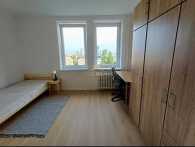 Na prenájom 3-izbový byt, 62 m², Bratislava-Nové Mesto, Račianska