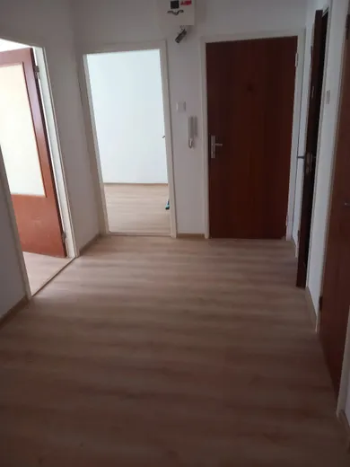 Na predaj 4-izbový byt, 81 m², Bratislava-Dúbravka, Sekurisova
