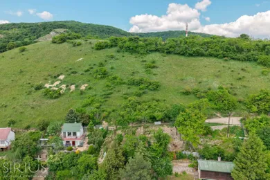 Na predaj pozemok, 210 m², Bratislava-Devín, Spätná cesta