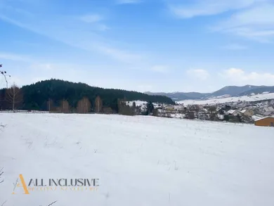 Na predaj pozemok, Komjatná