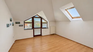 Na prenájom 4-izbový byt, 100 m², Levice, Nám. E. M. Šoltésovej