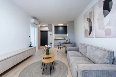 Na prenájom 2-izbový byt, 48 m², Komárno, Nám. Kossutha