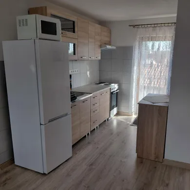 Na prenájom 3-izbový byt, 70 m², Pezinok, Hviezdoslavova