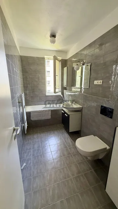 Na prenájom 2-izbový byt, 51 m², Bratislava-Petržalka, Bosákova