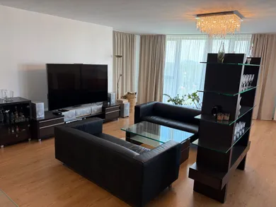 Na predaj 4-izbový byt, 160 m², Bratislava-Petržalka, Kopčianska