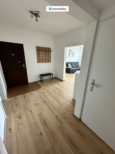 Na prenájom 3-izbový byt, 70 m², Bratislava-Karlova Ves