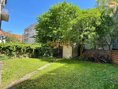 Na predaj 7-izbový dom, 350 m², Bratislava-Staré Mesto, Krátka