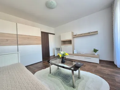 Na prenájom 1-izbový byt, 33 m², Bratislava-Petržalka, Lachova