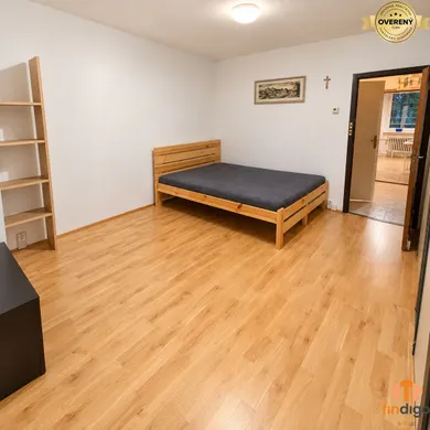 Na prenájom 1-izbový byt, 38 m², Nitra, Petzwalova