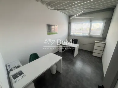Na prenájom komerčné, 12 m², Nitra, Novozámocká