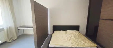 Na predaj 2-izbový byt, 65 m², Bratislava-Ružinov, Karadžičova