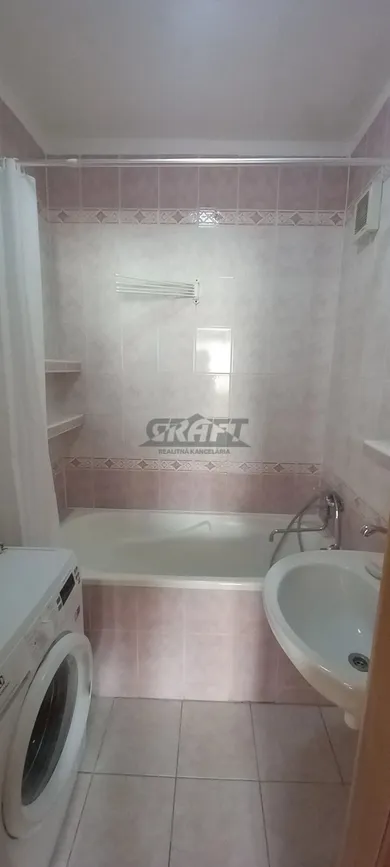 Na prenájom 4-izbový byt, 76 m², Bratislava-Dúbravka, Gallayova