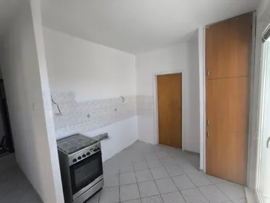 Na predaj 3-izbový byt, 68 m², Bratislava-Dúbravka, Bílikova 22