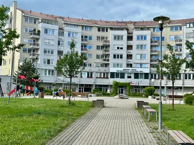Na predaj 2-izbový byt, 70 m², Bratislava-Karlova Ves