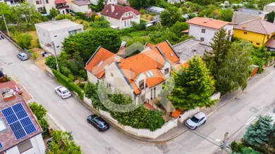 Domy na sprzedaż, 9-pokojowe, Nitra · €535 000