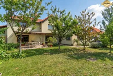 Будинки на продаж, 6-кімнатні, Dunajská Lužná · €495 000