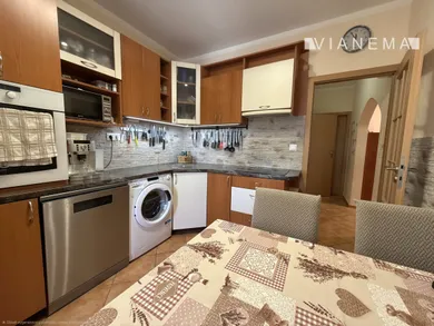 Na predaj 4-izbový byt, 86 m², Bratislava-Petržalka, Humenské námestie