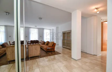 Na prenájom 3-izbový byt, 146 m², Bratislava-Staré Mesto
