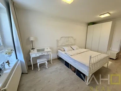 Na prenájom 2-izbový byt, 67 m², Senec, Ružová