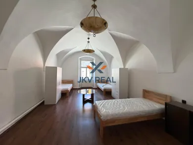 Byty na prenájom 2-izbový, Trnava · €700