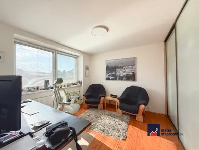 Na predaj 6-izbový dom, 310 m², Mojš