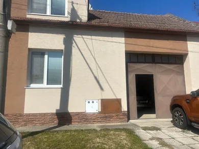 Na predaj 4-izbový dom, 170 m², Pezinok, pezi