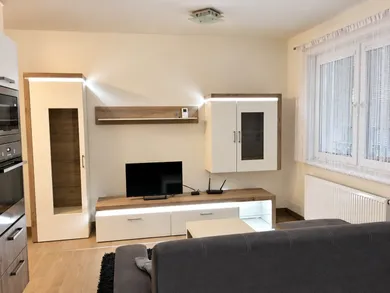 Kiadó lakások, 2-szobás, Bratislava-Dúbravka · €600
