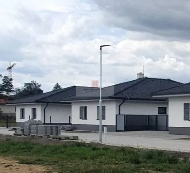 Na predaj dom v Láb · €312 000 · Novostavba