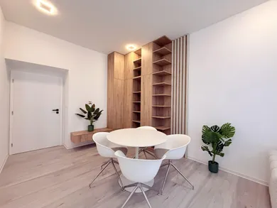 Na prenájom 3-izbový byt, 78 m², Bratislava-Staré Mesto, Zochova