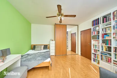 Na predaj 1-izbový byt, 35 m², Bratislava-Petržalka, Jasovská
